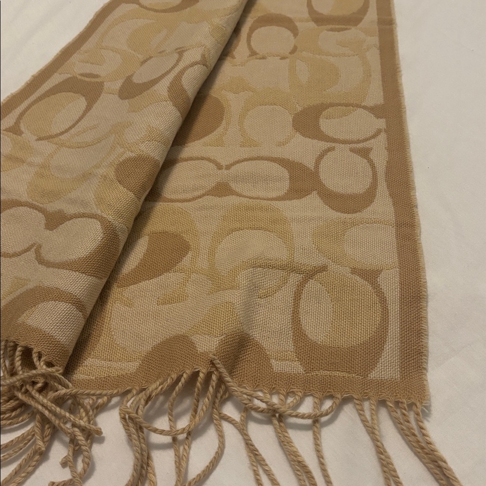 Coach Tan & Cream logo Patterned rectangle fringe scarf 100% Merino wool classic - Picture 2 of 11